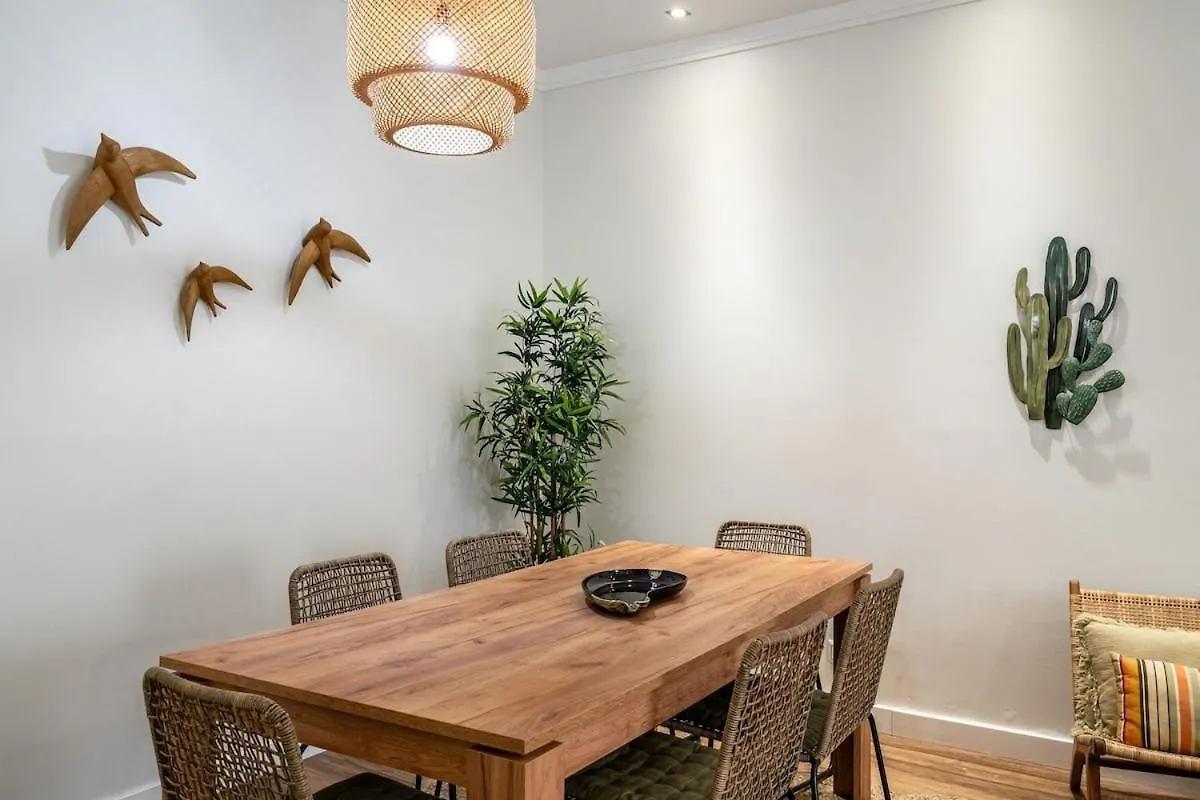 Central T2 With Ac And Patio Near Av Da Liberdade Lisbon Portugal