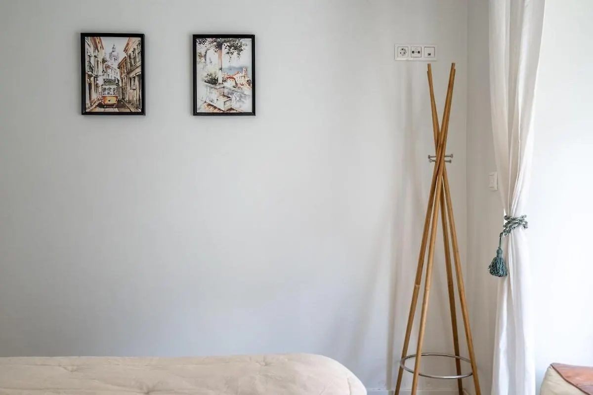 Central T2 With Ac And Patio Near Av Da Liberdade Lisbon 0*,