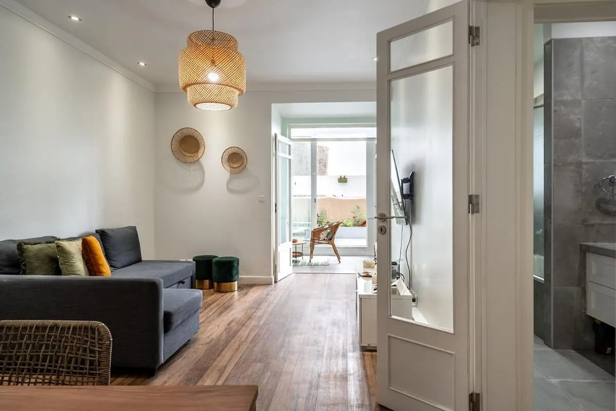Central T2 With Ac And Patio Near Av Da Liberdade Lisbon Apartment