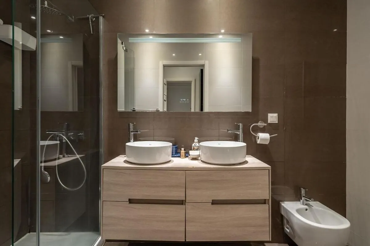 Central T2 With Ac And Patio Near Av Da Liberdade Lisbon Portugal