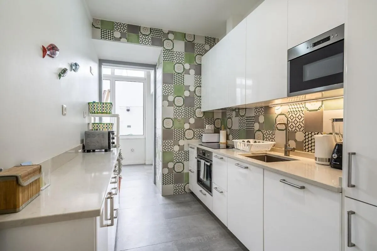 Central T2 With Ac And Patio Near Av Da Liberdade Lisbon Apartment