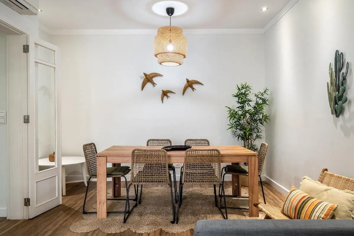 Central T2 With Ac And Patio Near Av Da Liberdade Lisbon